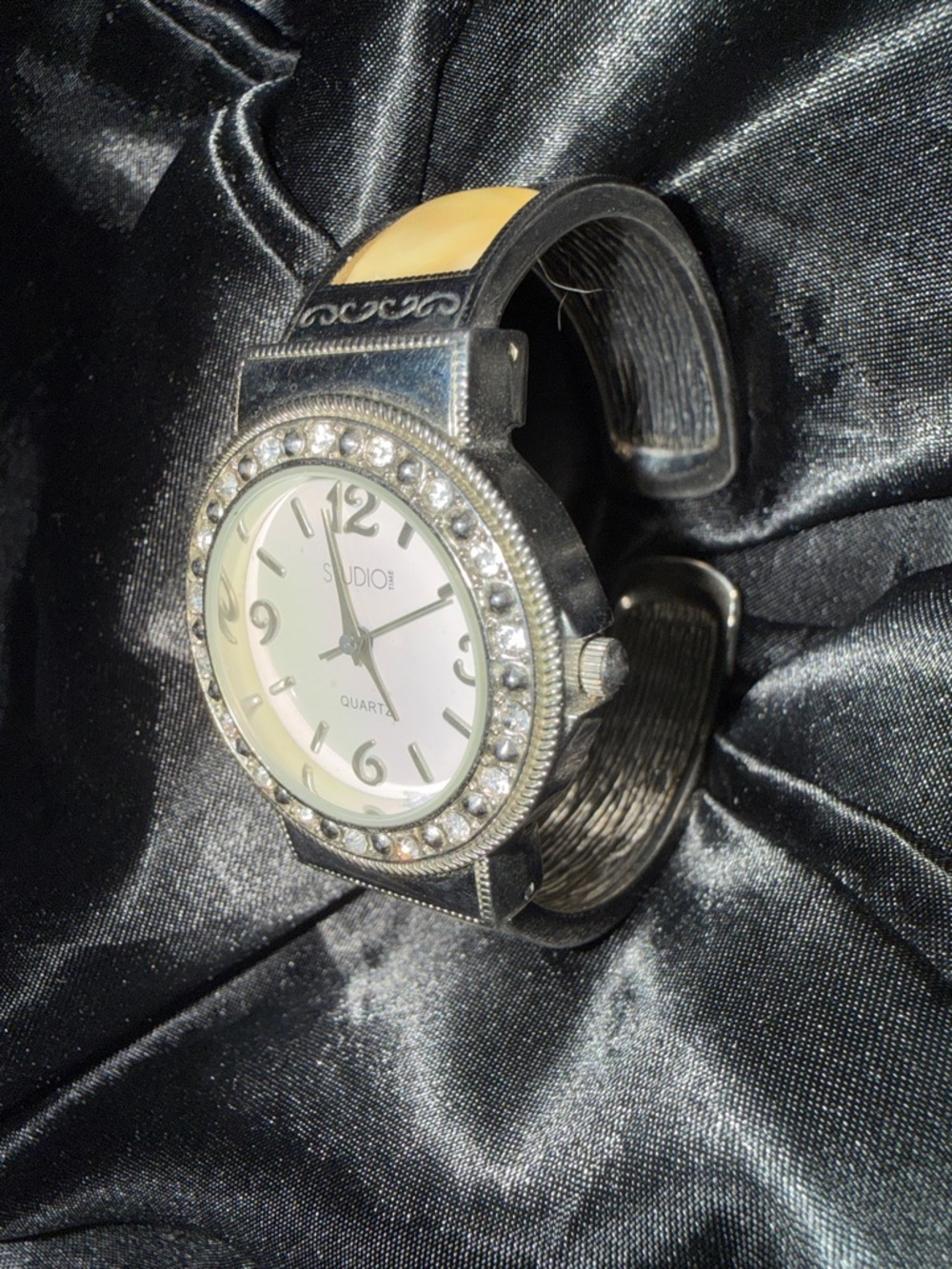 Studio Time Women’s Quartz Watch!!